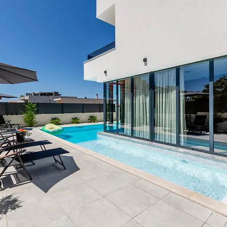 别墅 Restart Vrsi-mulo With Heated Pool,sea View And Jacuzzi